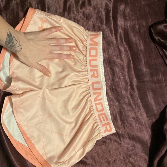 Under Armour loose fitting youth shorts - Picture 4 of 4